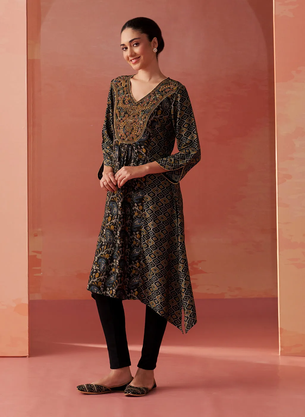 Dilshad Black Long Printed Kurta for Women