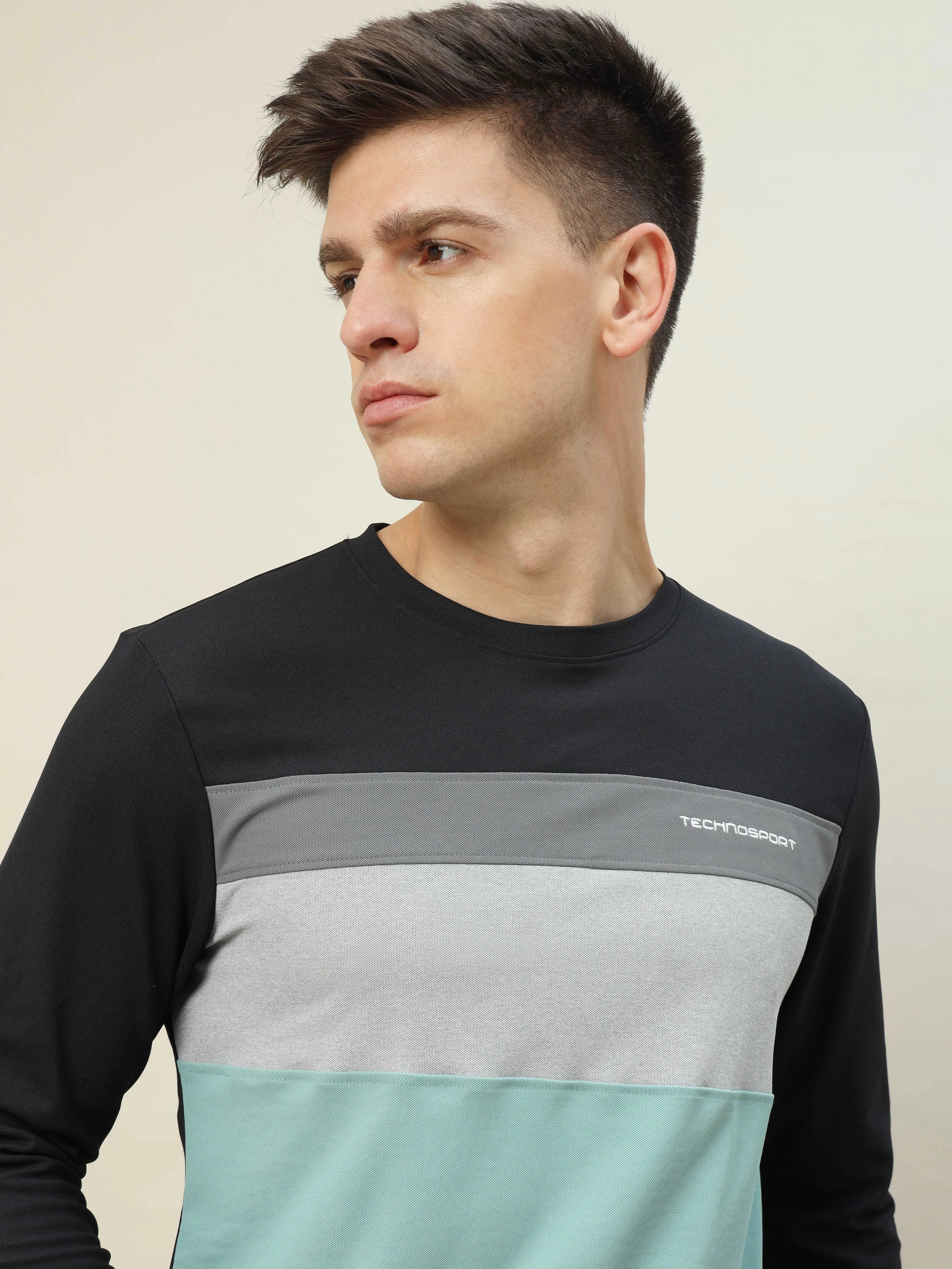 Men Colorblock Slim Fit T-shirt with MATPIQ