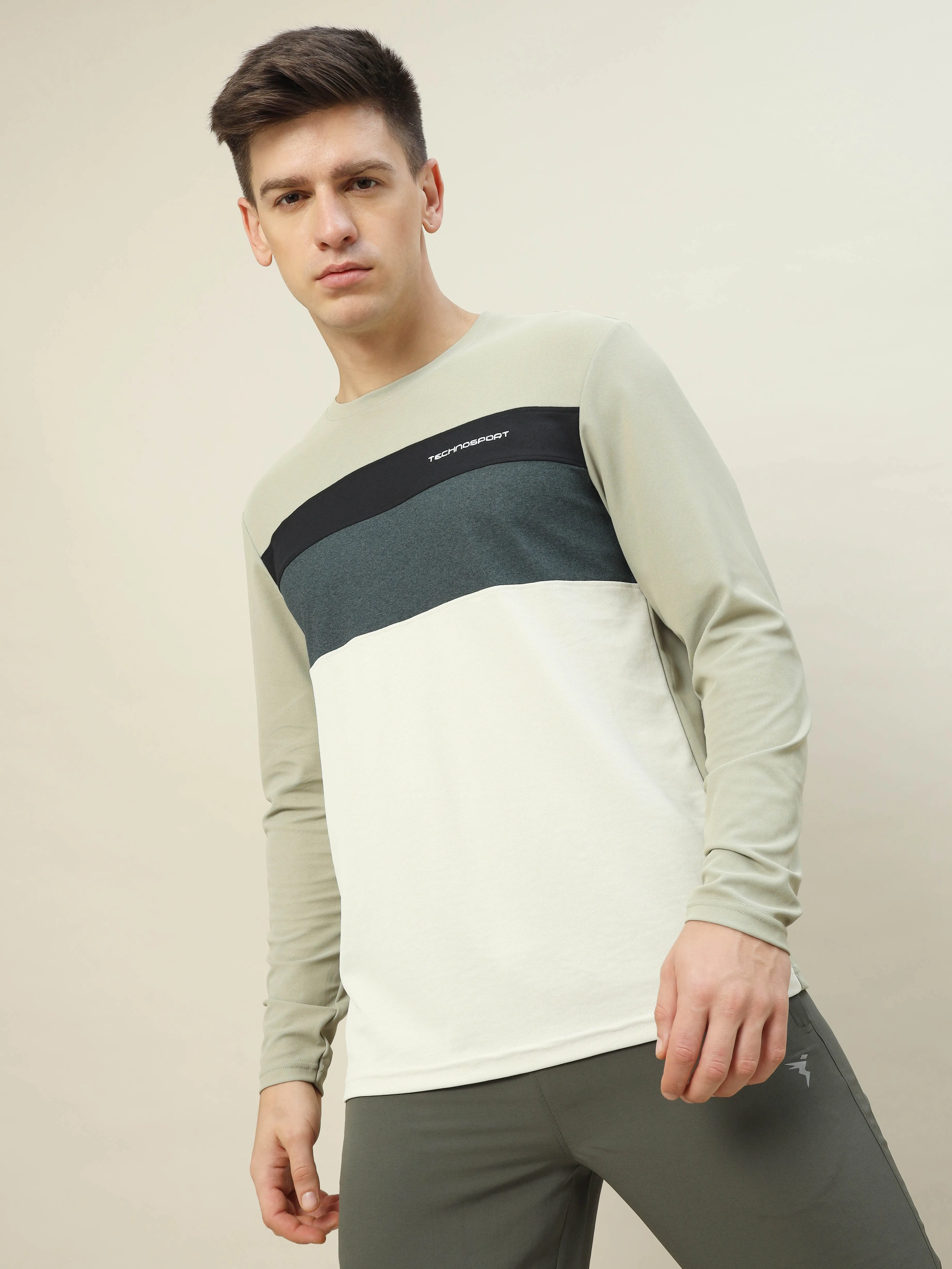 Men Colorblock Slim Fit T-shirt with MATPIQ