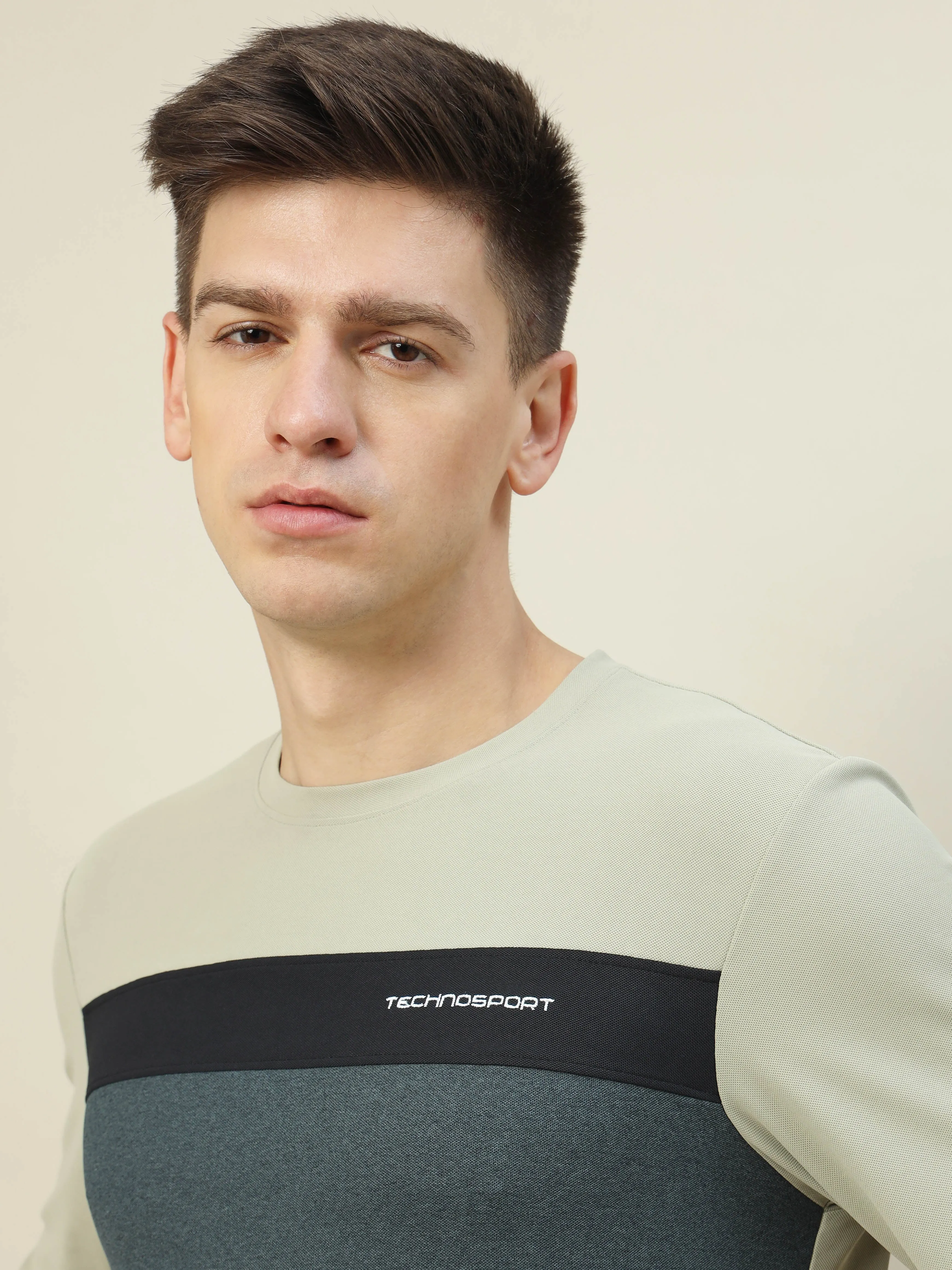 Men Colorblock Slim Fit T-shirt with MATPIQ