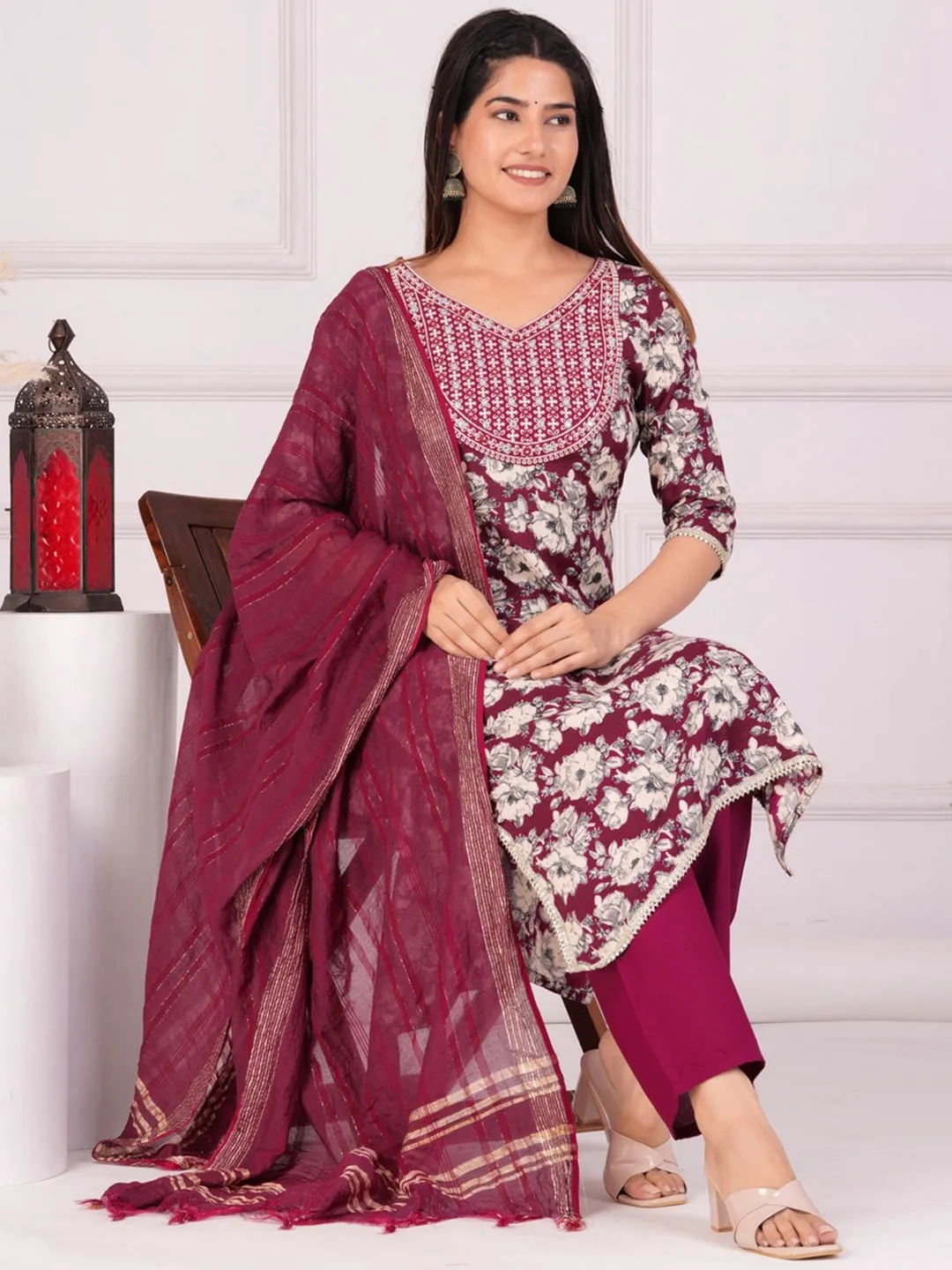 Women Floral Printed Regular Straight Kurta & Palazzos With Dupatta